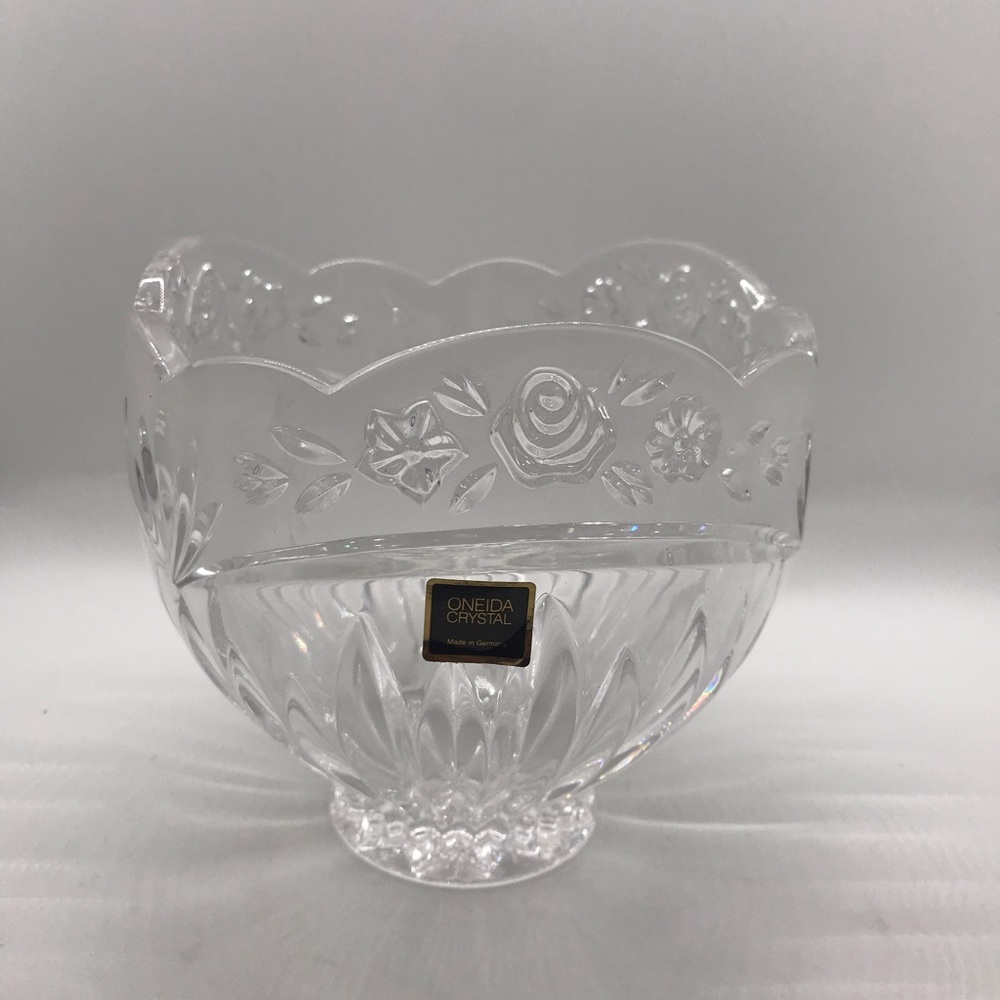 Oneida Crystal scalloped frosted trim roses bowl
